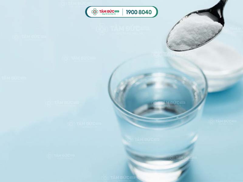 cách làm giảm sưng nướu bằng nước muối ấm pha loãng