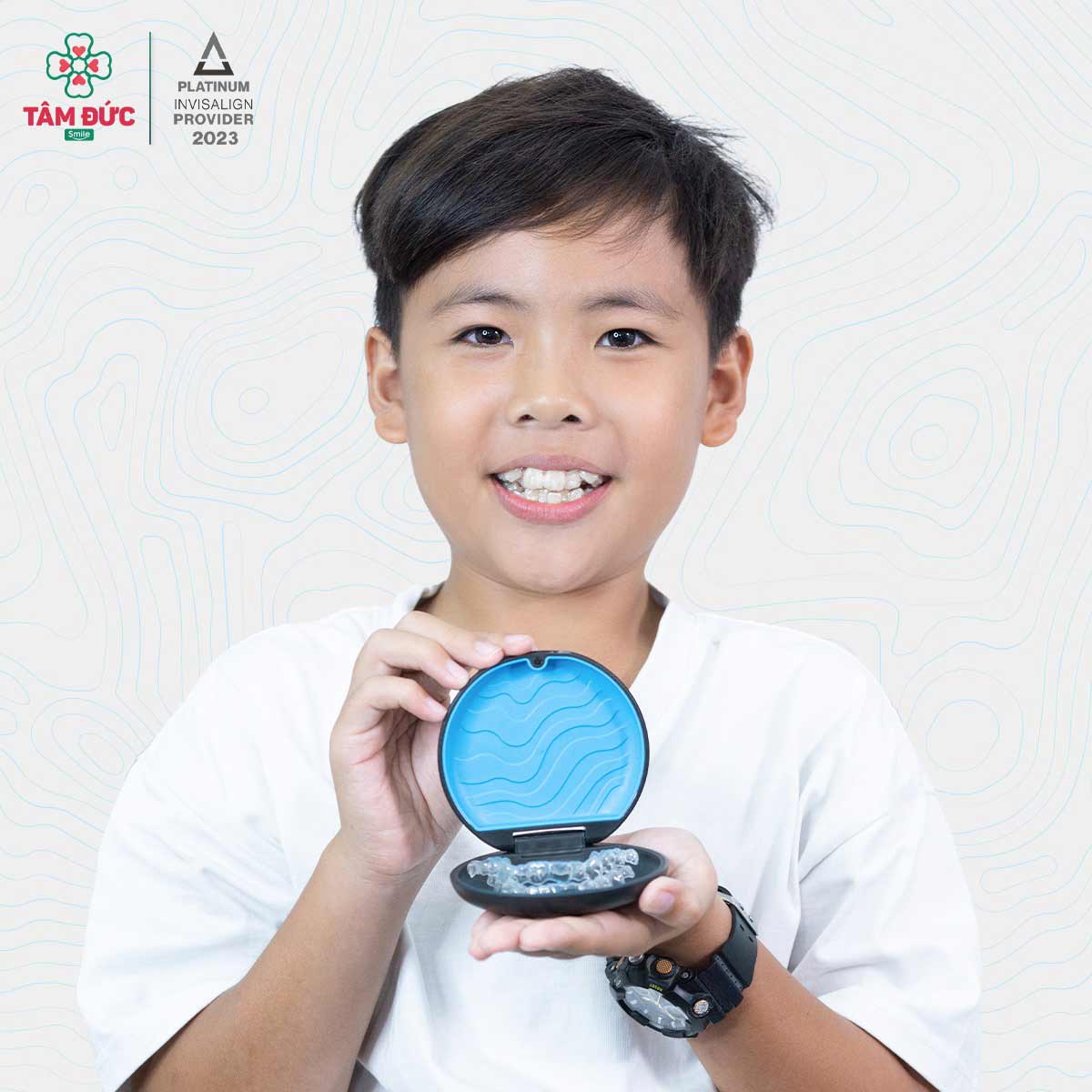 khách hàng niềng răng trong suốt tại nha khoa Tâm Đức Smile